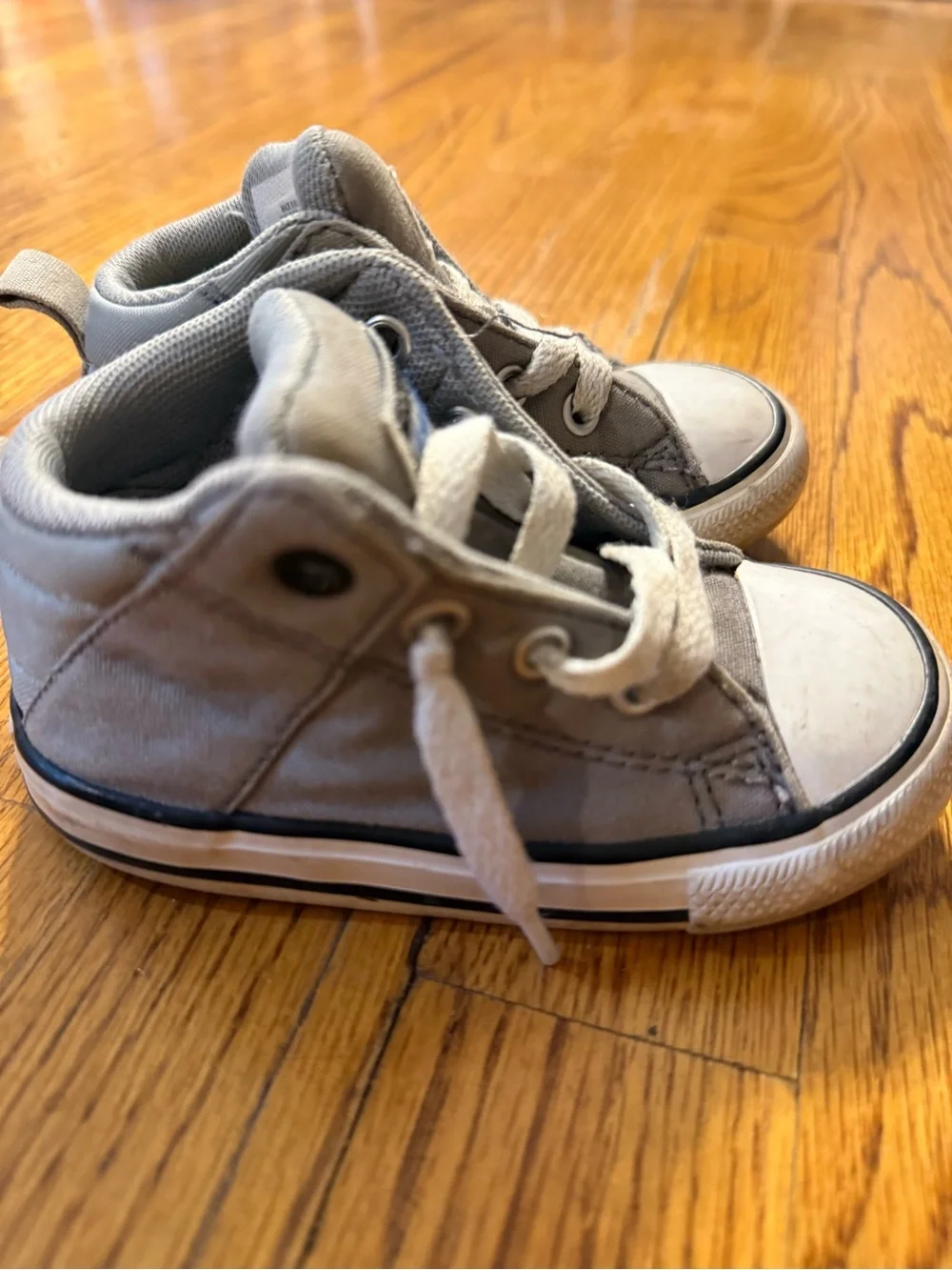 Converse Kids Gray Canvas Low-Top Sneakers with White Accents